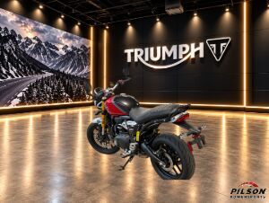 2026 Triumph Speed 400 Lava Red Gloss/Storm Grey Base