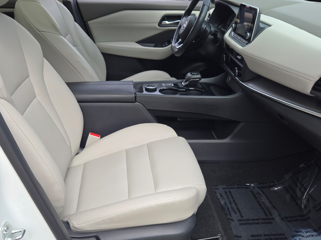 Used 2023 White Nissan SV image 5