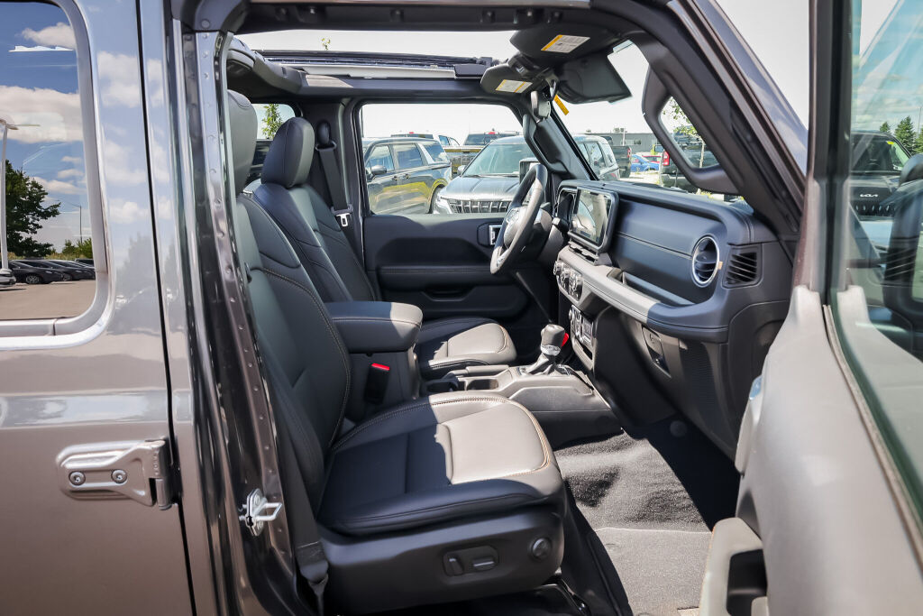 new 2025 Jeep Wrangler car, priced at $69,794