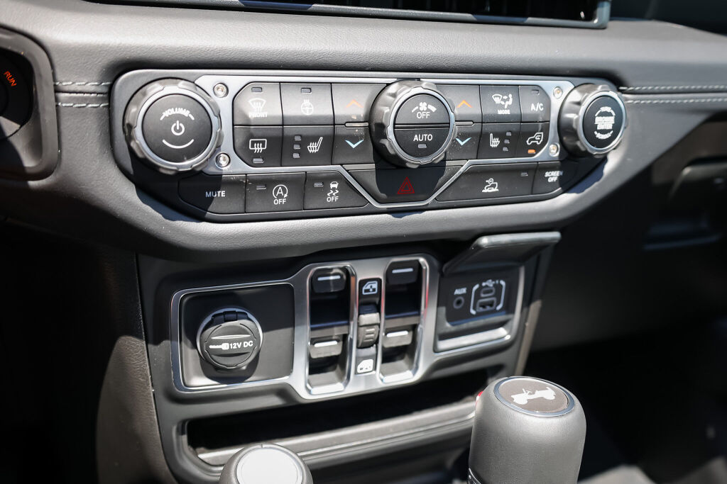 new 2025 Jeep Wrangler car, priced at $69,794