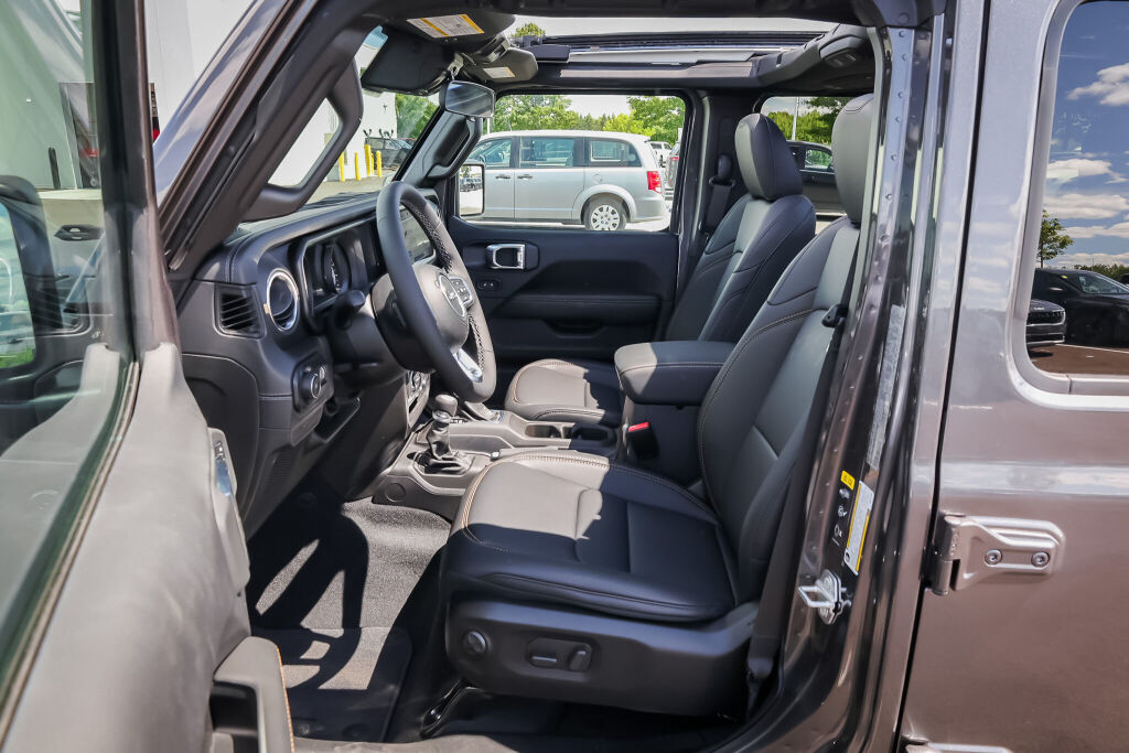 new 2025 Jeep Wrangler car, priced at $69,794