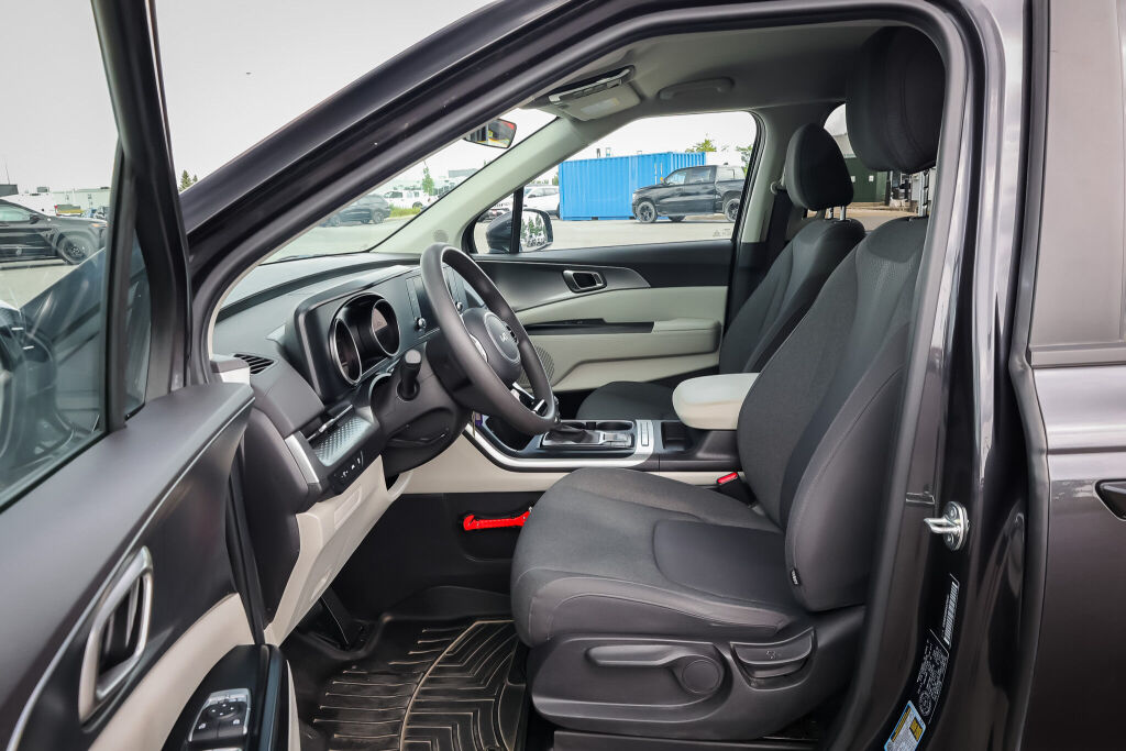 used 2024 Kia Carnival car, priced at $40,999