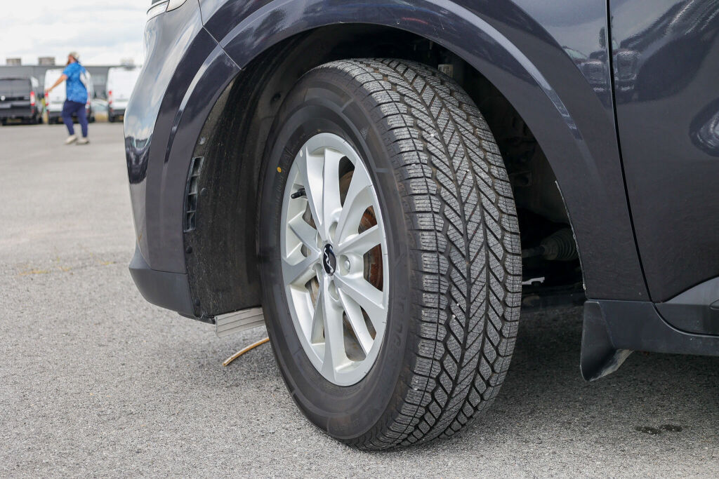 used 2024 Kia Carnival car, priced at $40,999