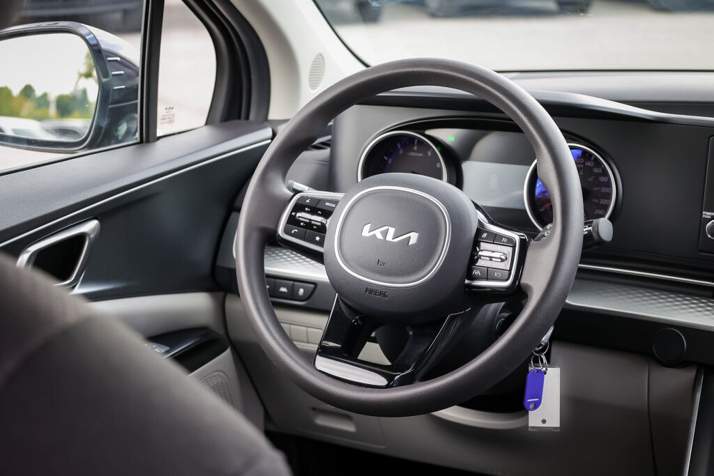 used 2024 Kia Carnival car, priced at $40,999