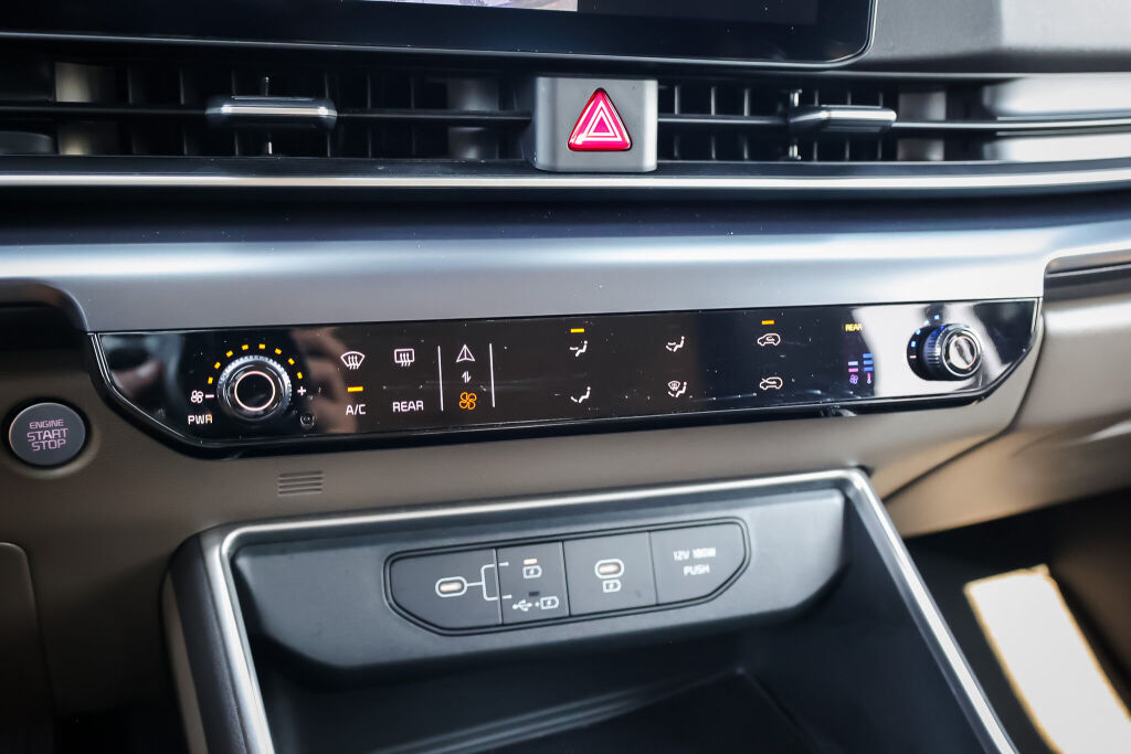 used 2025 Kia Carnival car, priced at $47,598