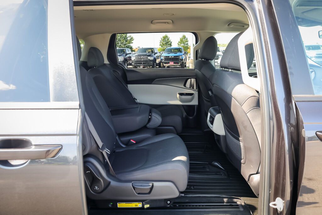 used 2024 Kia Carnival car, priced at $43,598