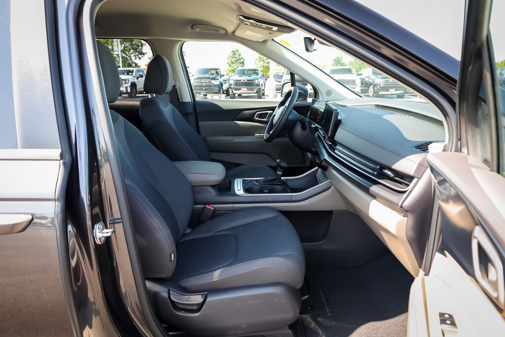 used 2025 Kia Carnival car, priced at $47,598