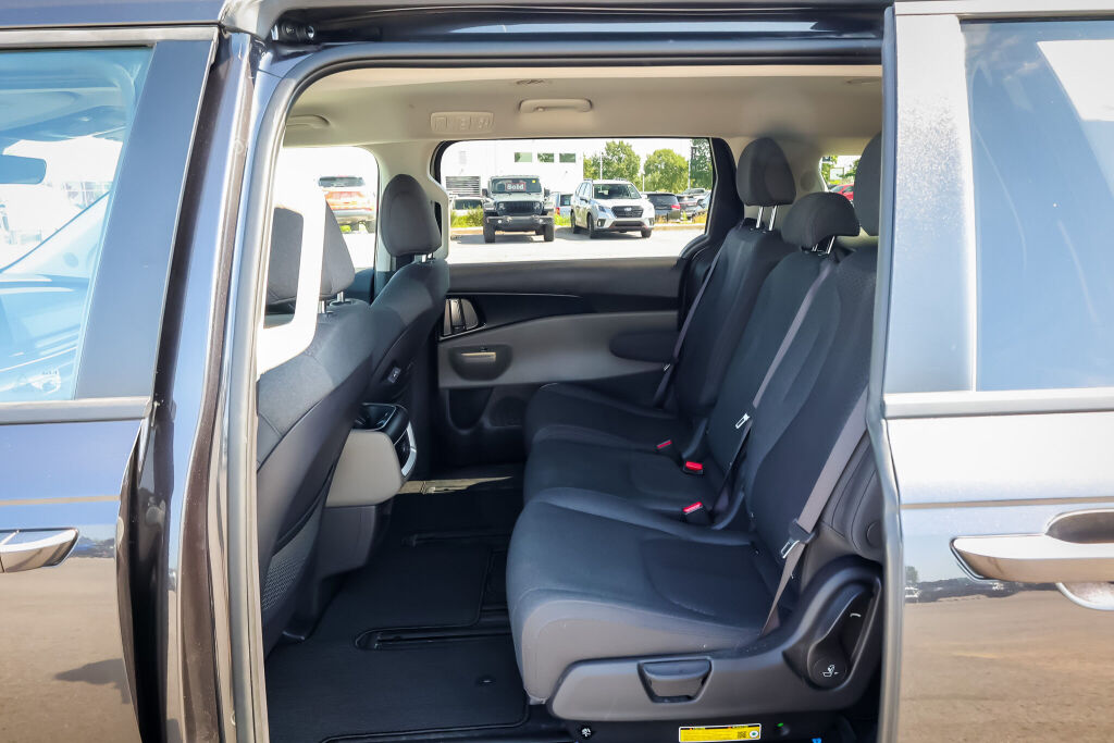 used 2025 Kia Carnival car, priced at $47,598