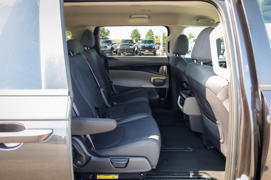 used 2025 Kia Carnival car, priced at $47,598