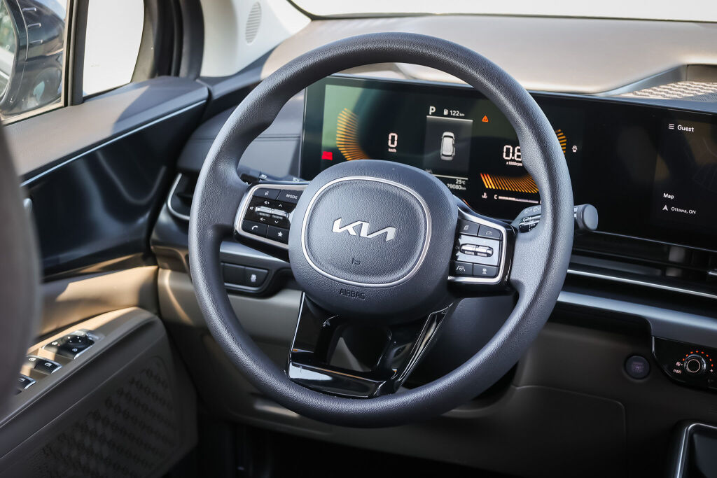 used 2025 Kia Carnival car, priced at $47,598