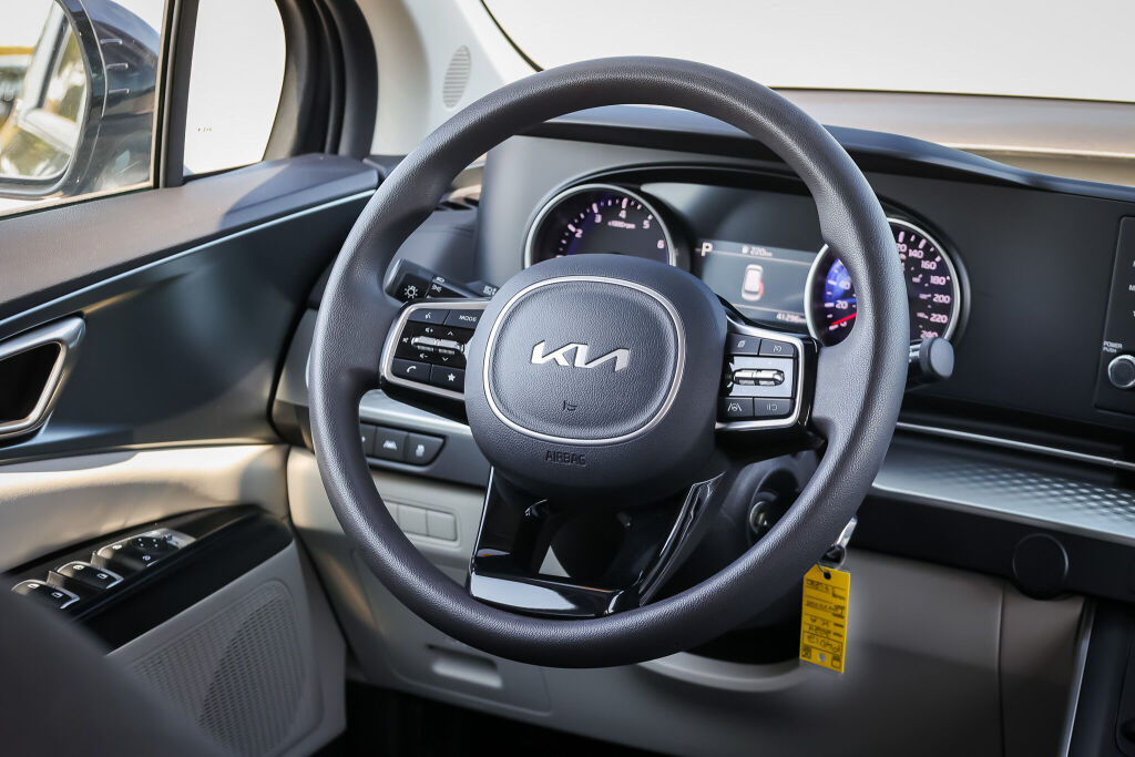 used 2024 Kia Carnival car, priced at $43,598