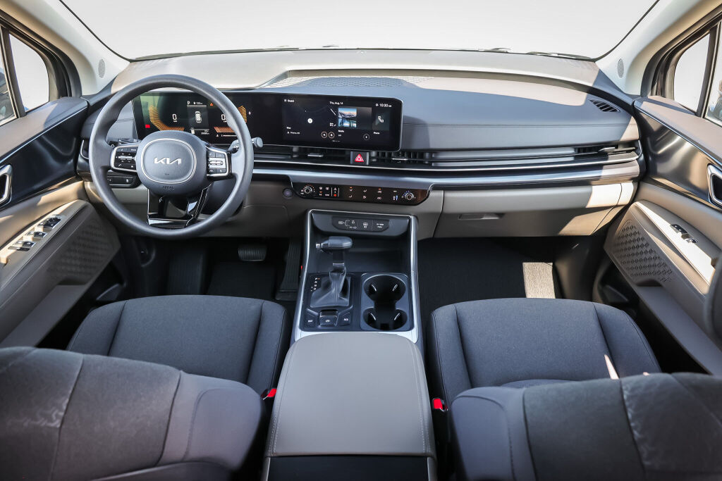 used 2025 Kia Carnival car, priced at $47,598