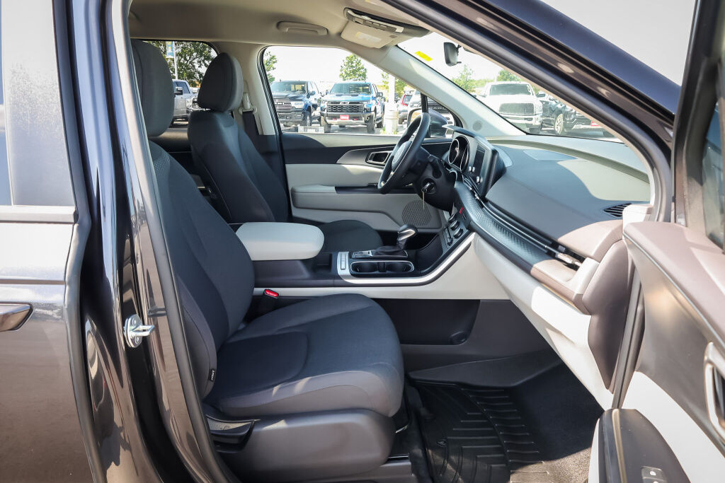 used 2024 Kia Carnival car, priced at $43,598