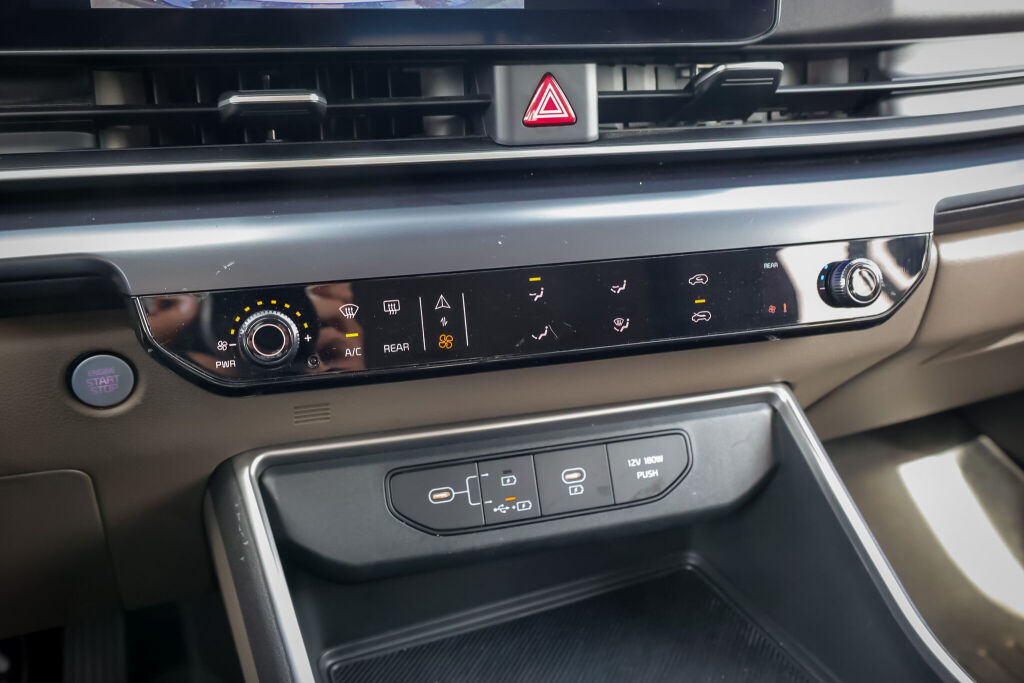 used 2025 Kia Carnival car, priced at $47,598