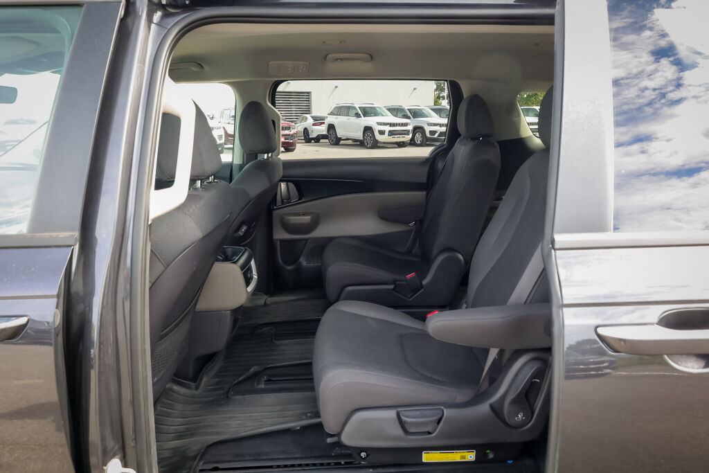 used 2025 Kia Carnival car, priced at $47,598