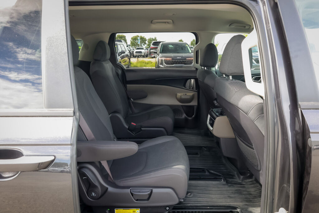 used 2025 Kia Carnival car, priced at $47,598