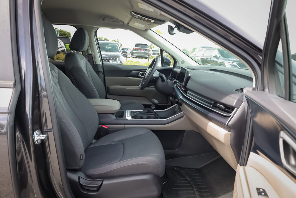 used 2025 Kia Carnival car, priced at $47,598