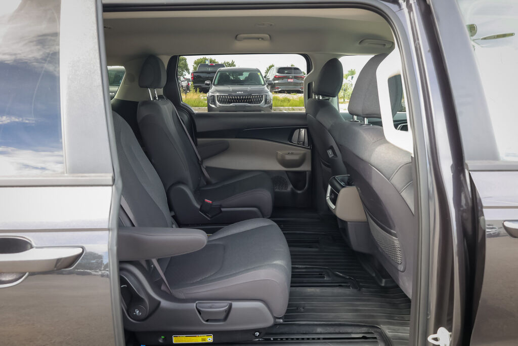 used 2025 Kia Carnival car, priced at $47,598