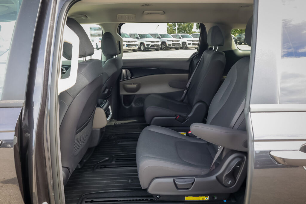used 2025 Kia Carnival car, priced at $47,598