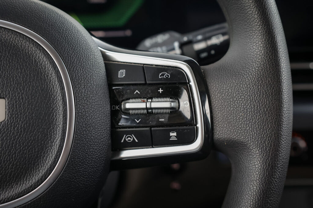 used 2025 Kia Carnival car, priced at $47,598